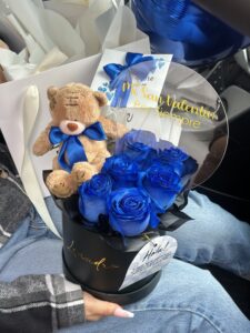 8-Box Blue + Peluche y acrílico