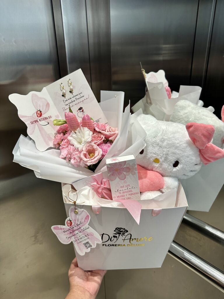 Pack hello kitty + Bombón 🌸