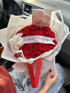 Ramo de 20 Rosas + Orquídea
