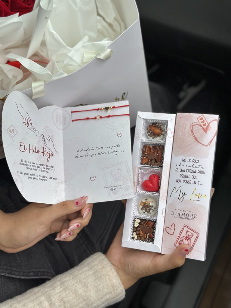 Bombón Diamore Rojo + 2 pulseras hilo rojo