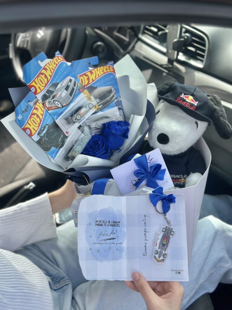 Trío hotwheels + Snoopy